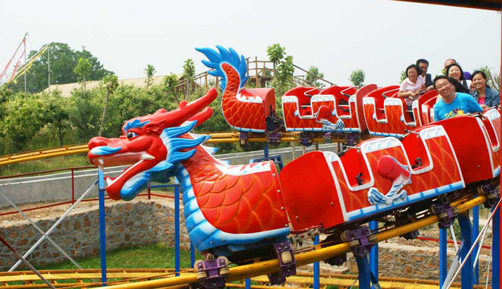 Dragon roller coaster ride 
